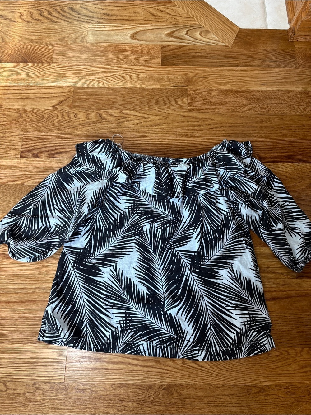 Remi James NYC women’s linen on off Shoulder Black White Palm-Print Top Ruffle L - Picture 11 of 11